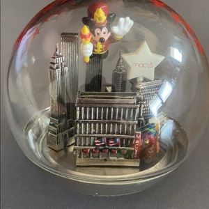 Lenox 2000 Macy’s Parade Twin Towers Ornament